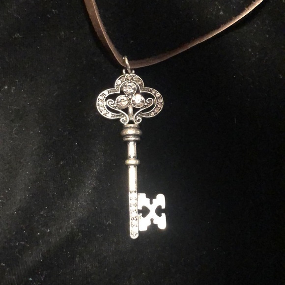 Silver Key Necklace - Picture 1 of 3